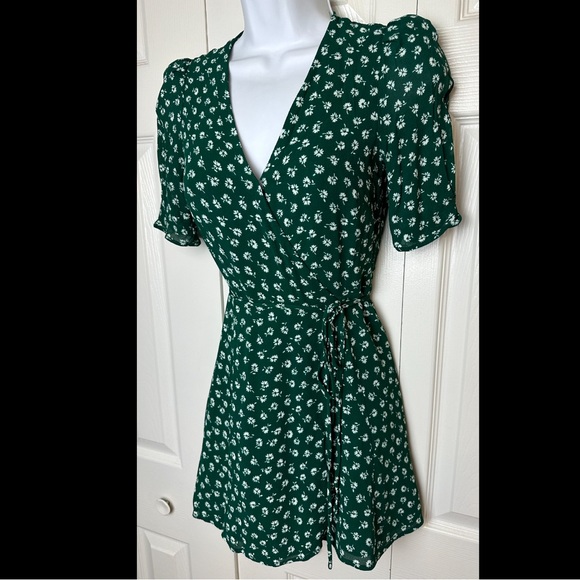 REFORMATION Lucky Mini Dress Chive Emerald Green White Floral Clover Wrap Short - Picture 3 of 15